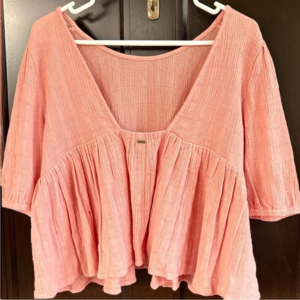 NWOT O'Neill Janette Top Coral Haze Size
Medium Retail $50.00 - Picture 6 of 9